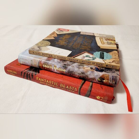 Harry Potter and Fantastic Beasts Book Set - Picture 2 of 3